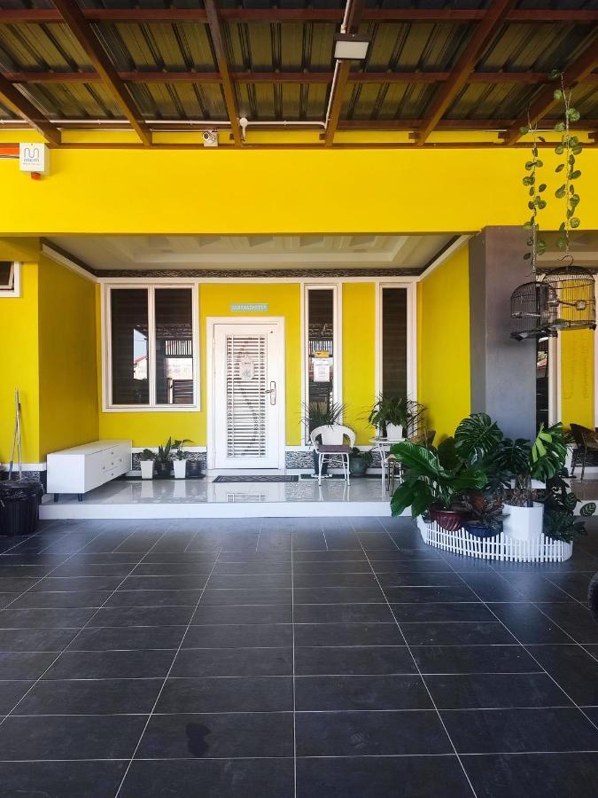 Auranad Guest House Tanah Merah Wifi-Netflix Esterno foto
